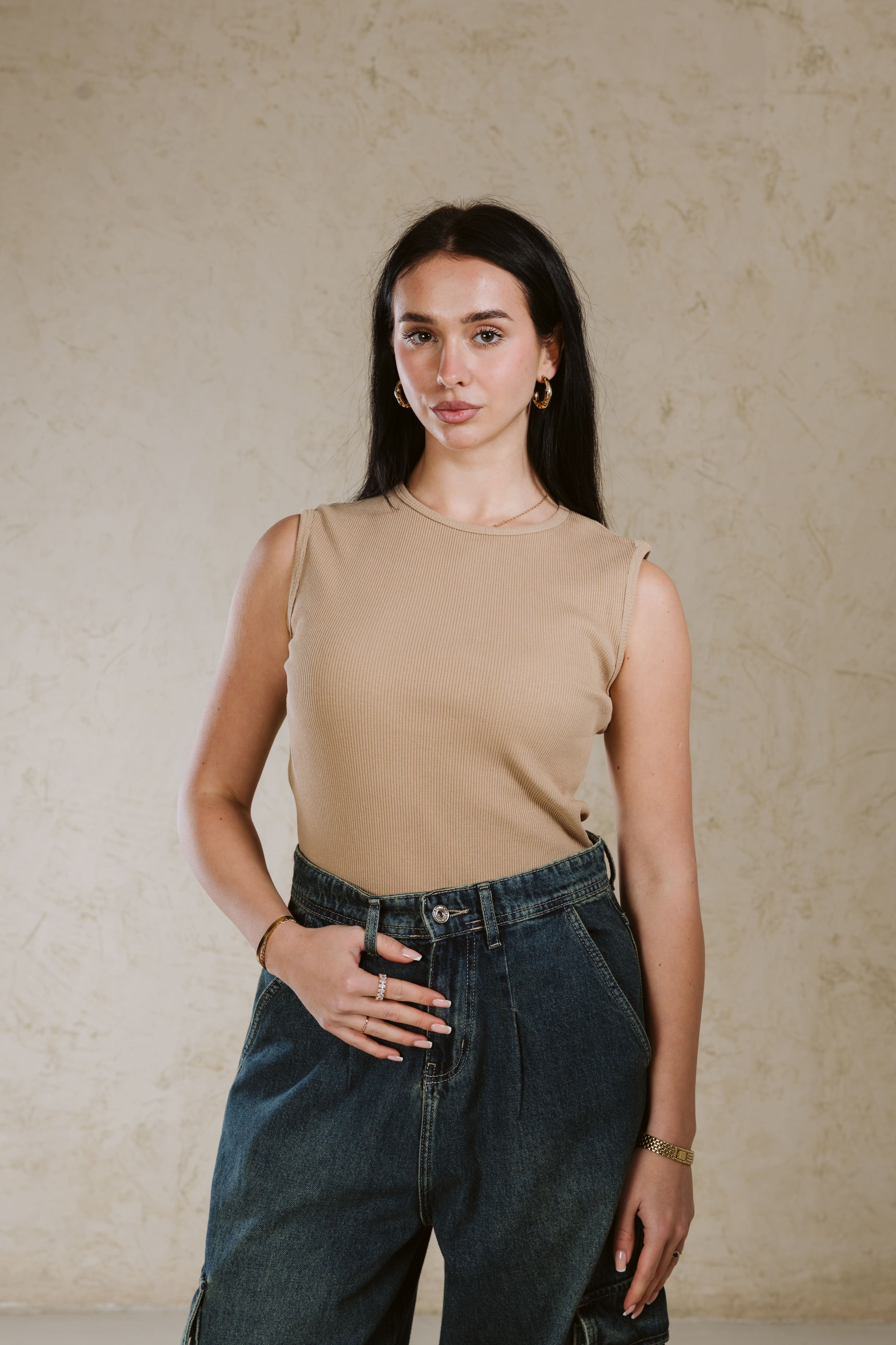 CREW NECK BASIC TOP SLEEVELESS