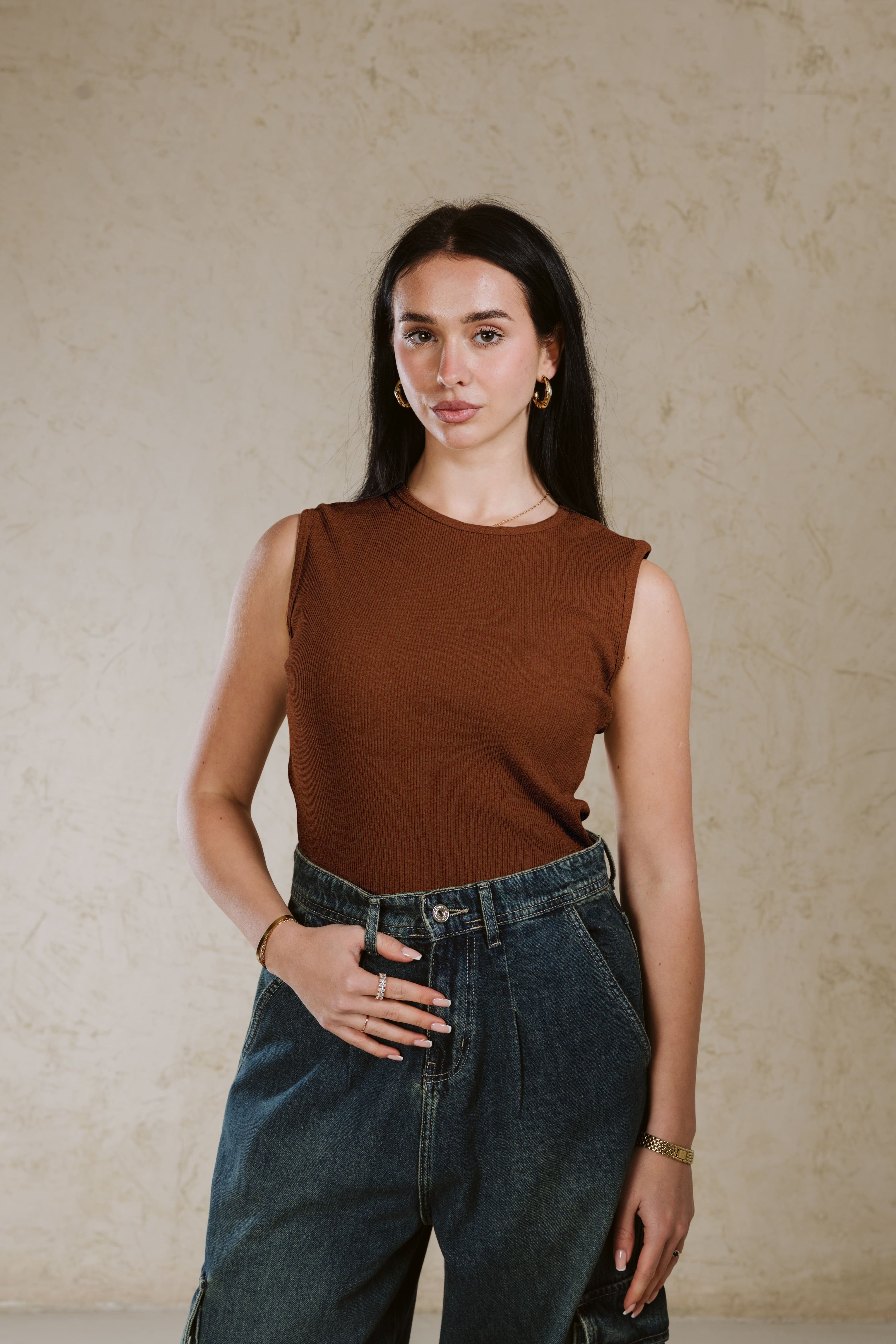 CREW NECK BASIC TOP SLEEVELESS