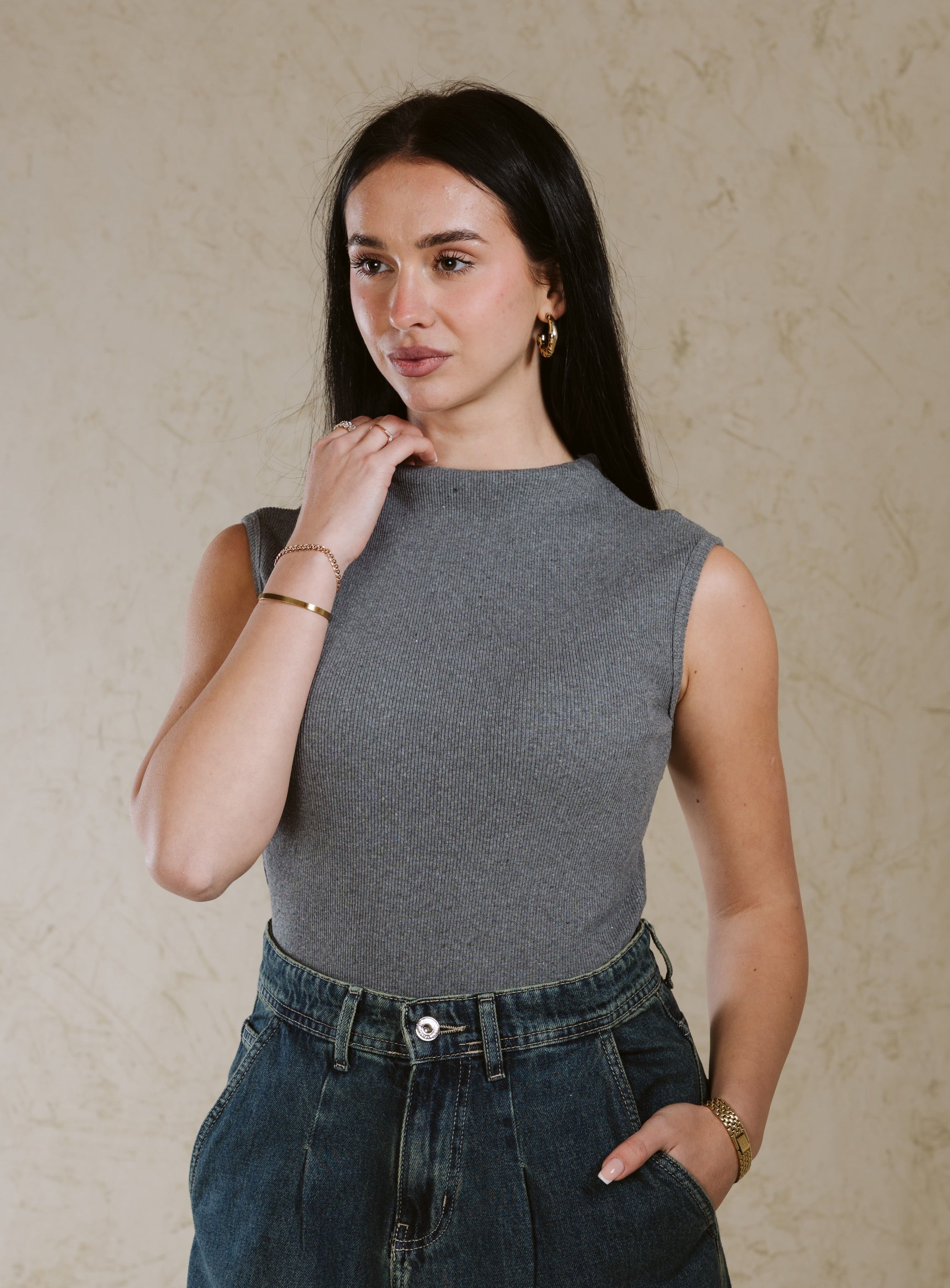 HIGH NECK BASIC TOP SLEEVELESS