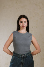 CREW NECK BASIC TOP SLEEVELESS