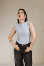 CREW NECK BASIC TOP SLEEVELESS