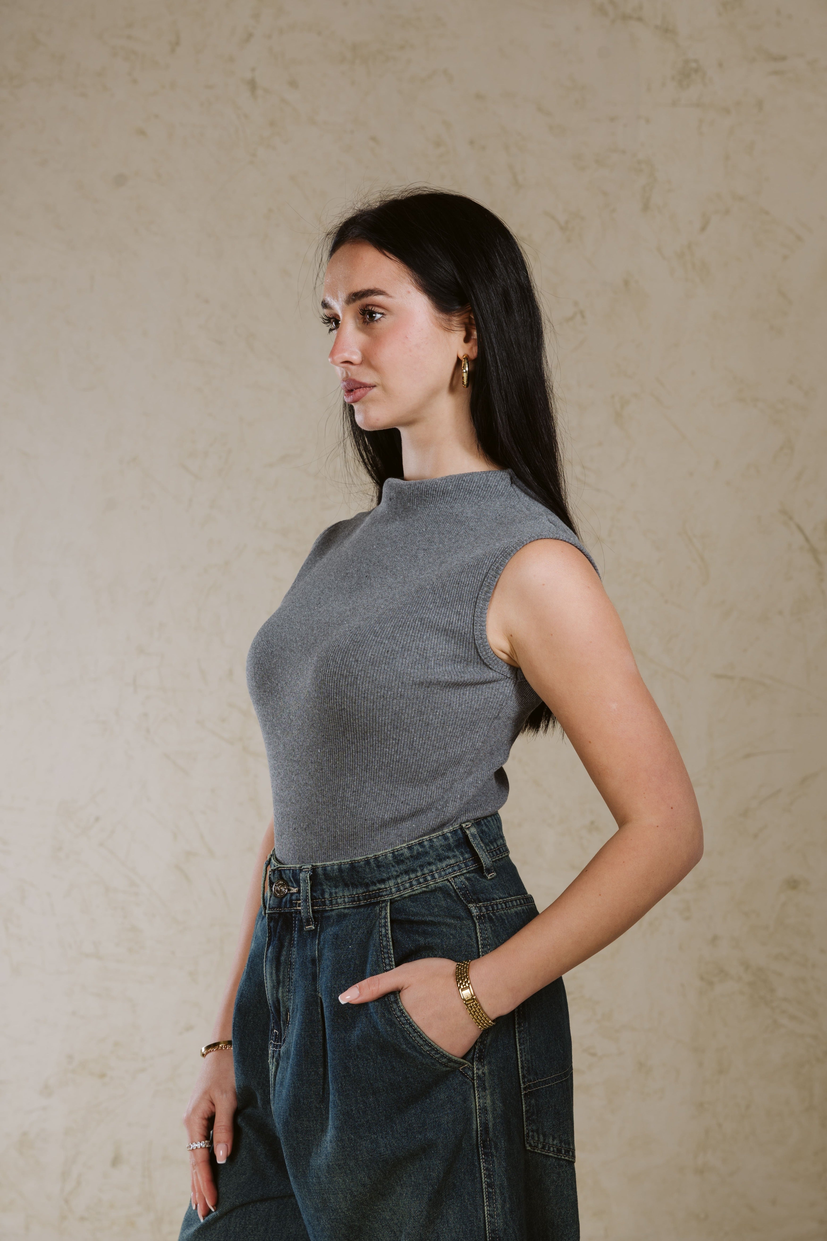 HIGH NECK BASIC TOP SLEEVELESS