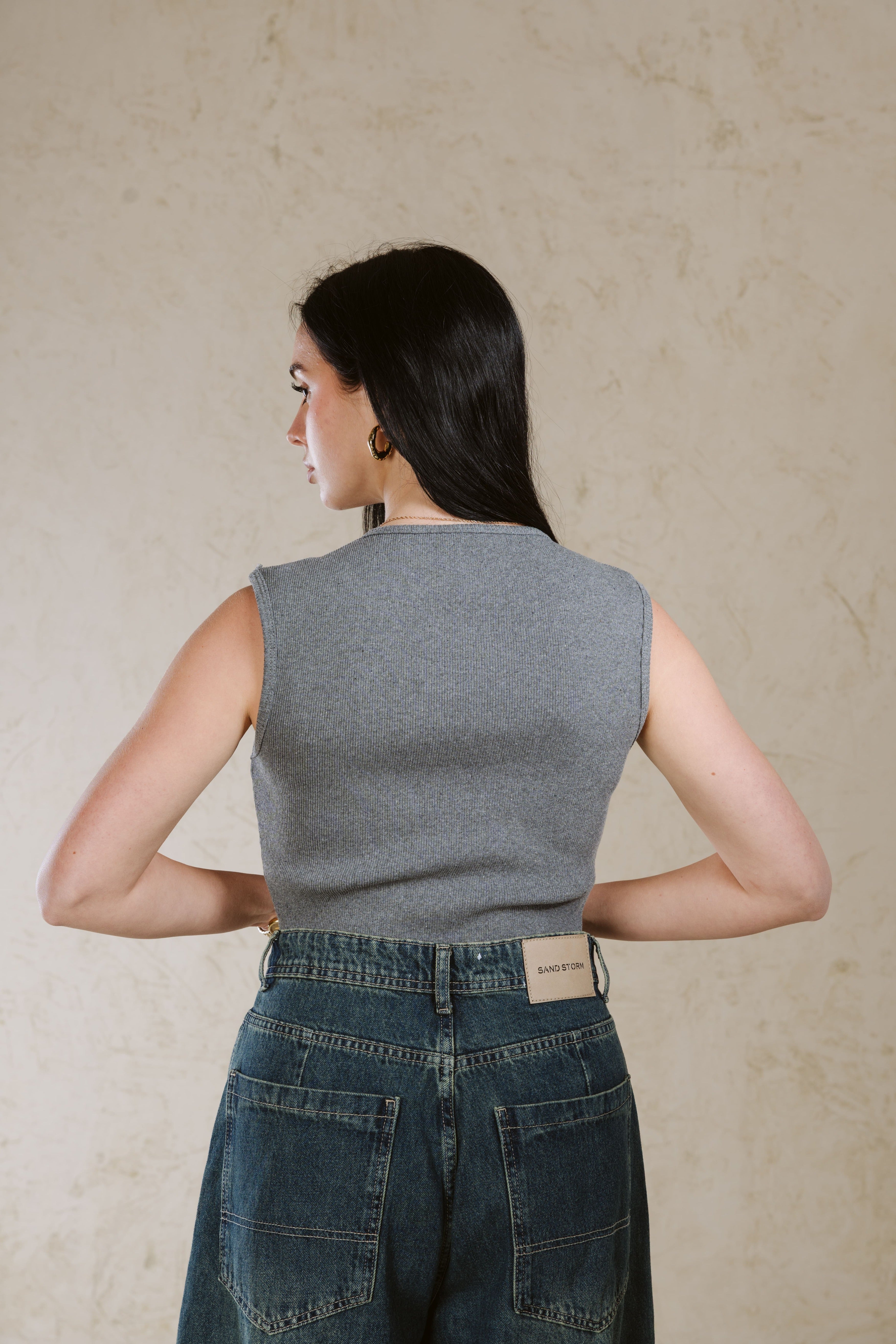 CREW NECK BASIC TOP SLEEVELESS