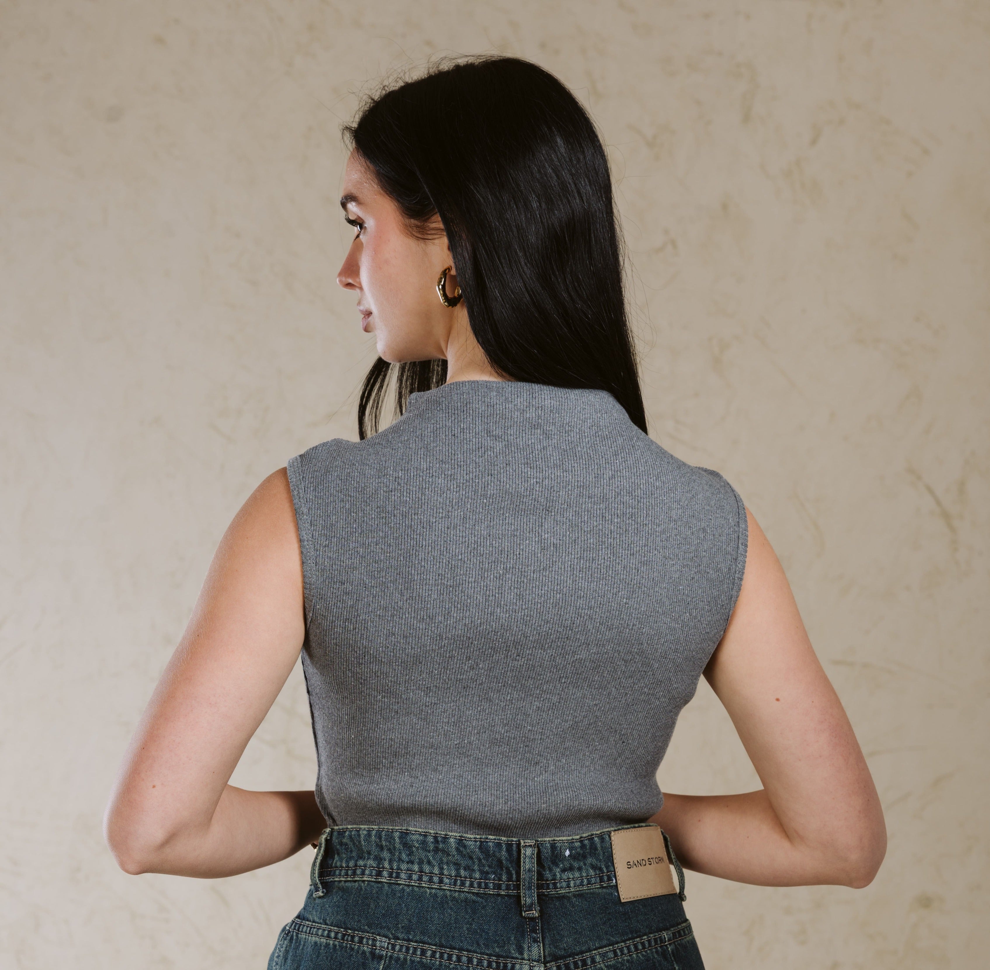 HIGH NECK BASIC TOP SLEEVELESS