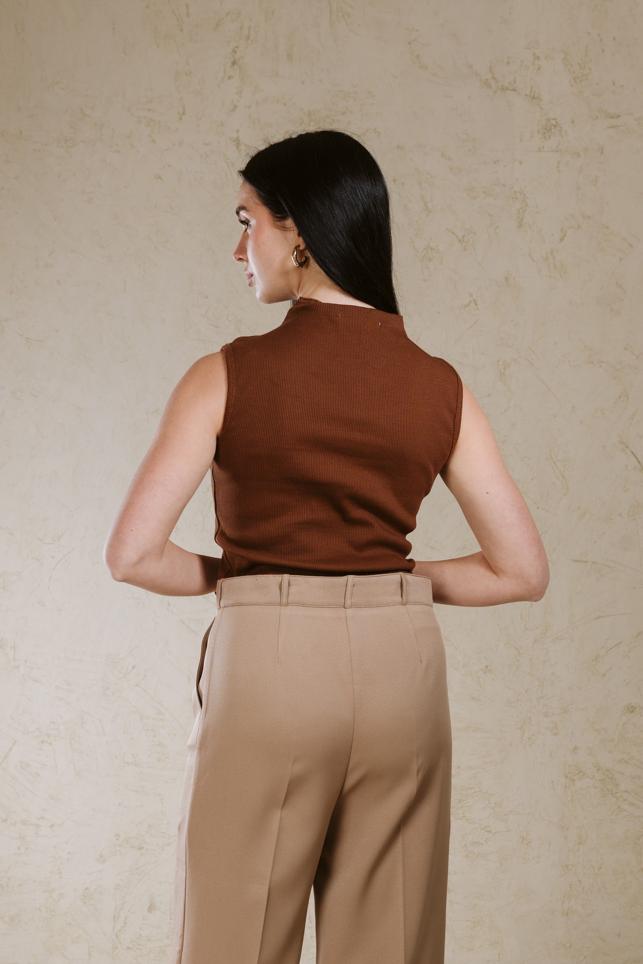 HIGH NECK BASIC TOP SLEEVELESS